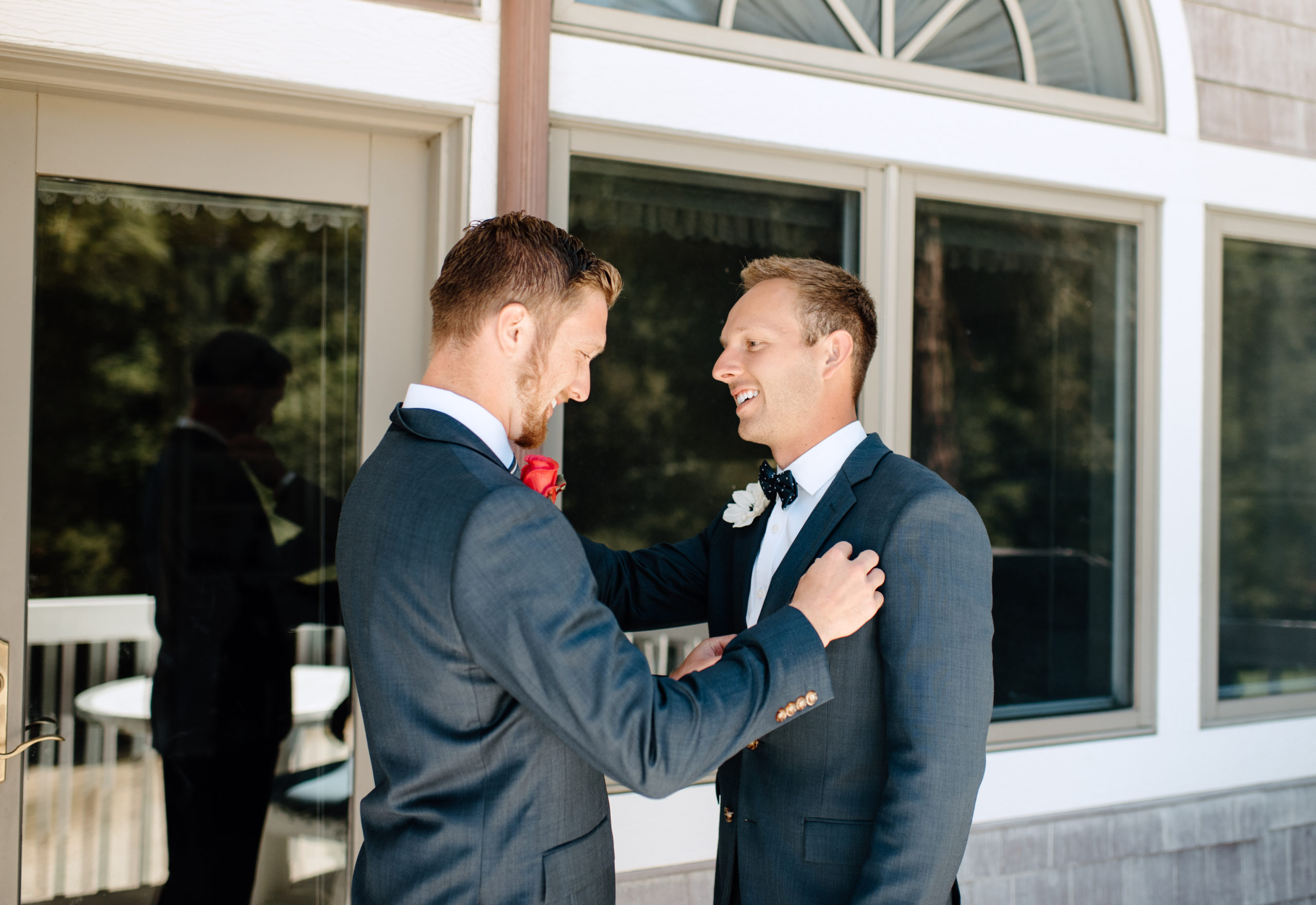 The groom and one of his groomsman at the Lake Arrowhead wedding