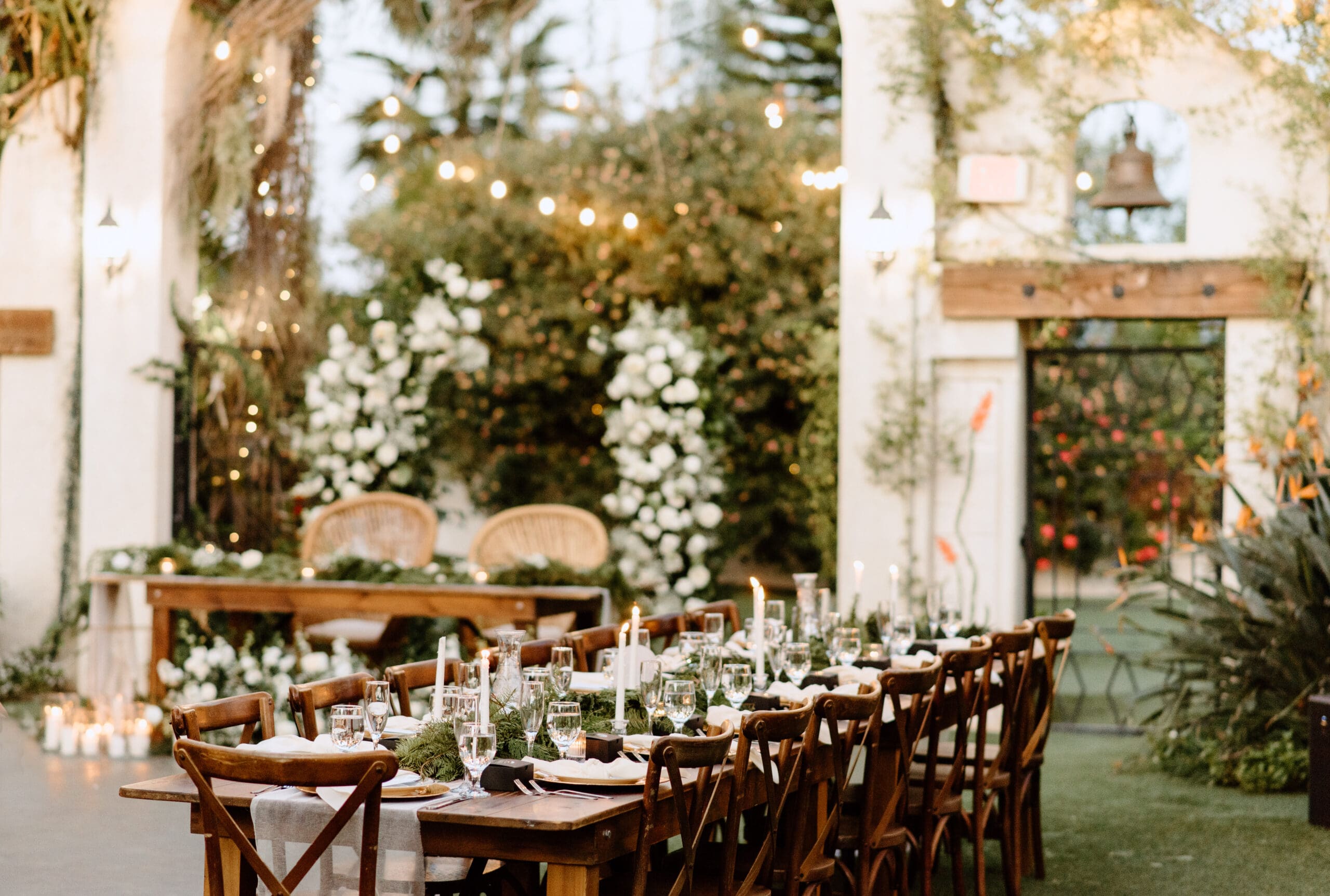 The romantic table set-up for this wedding day at Tivoli Italian Villa